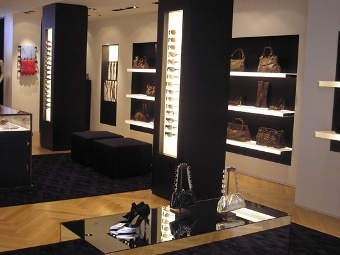  Valentino  .    valentinofashiongroup.com